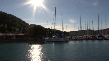 Zevk tekneleri, zanaat ve yatlar limanı.