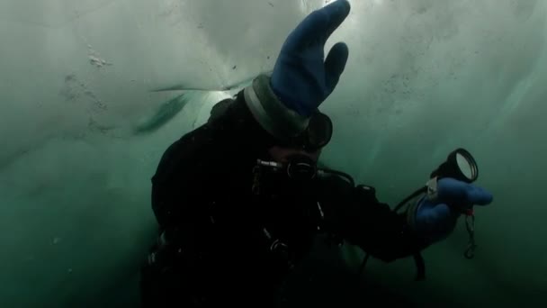 Diver under ice underwater of lake Baikal. — Stock Video