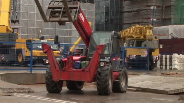 Construcción de la escultura Obrero y Koljóz Mujer fue hecha por Vera Mukhina — Vídeos de Stock