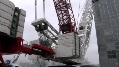 Heykel işçisi ve kolhoz kadının yapımı Vera Mukhina tarafından yapılmıştır.