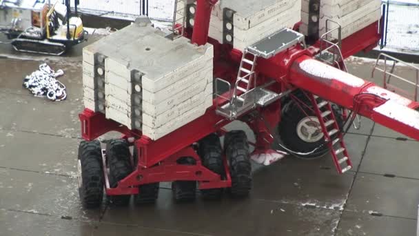 Bouw beeldhouwwerk Worker en Kolkhoz Woman is gemaakt door Vera Mukhina — Stockvideo