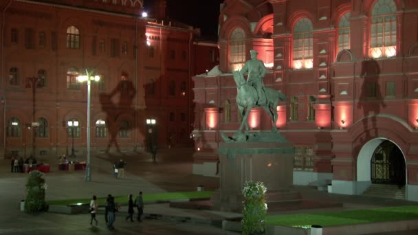 莫斯科红场历史博物馆附近的Georgy Zhukov纪念碑. — 图库视频影像