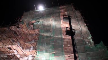 Heykel işçisi ve kolhoz kadının yapımı Vera Mukhina tarafından yapılmıştır.