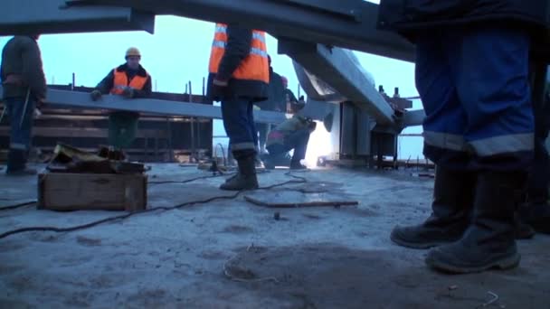 Instalação da escultura Trabalhador e Fazenda Coletiva Mulher. — Vídeo de Stock