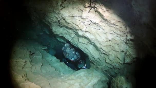 Podvodní jeskyně v Budapešti — Stock video