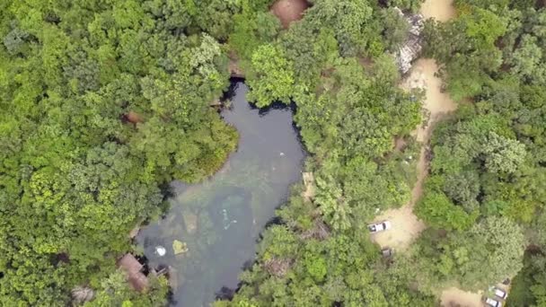 Drone video aéreo maravillosa caverna enigmática. — Vídeos de Stock