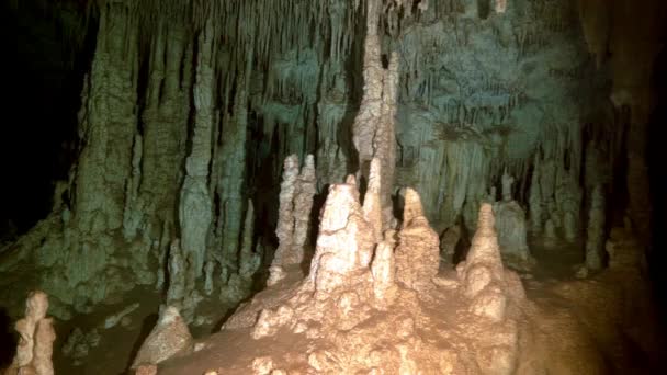 墨西哥尤卡坦半岛的水下洞穴潜水. — 图库视频影像