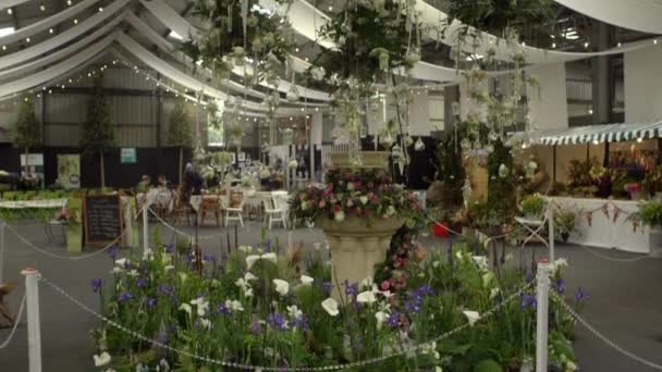 Fleurs et décoration sur le festival de printemps RHS Malvern Hills. — Video