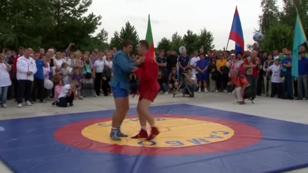 Lidé na mezinárodní týmové vítězství a sportovní festival. — Stock video