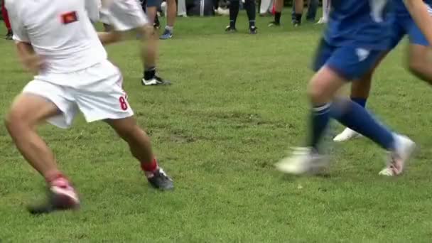 Fußballer machen Spiel bei Firmenveranstaltungen. — Stockvideo