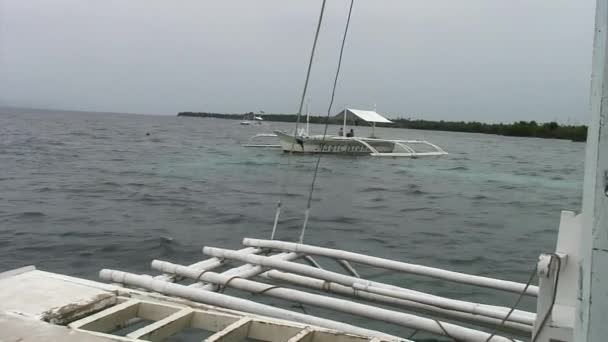 Bamboo wings of moving philippine boat in sea on islands of Philippines. — Stock Video