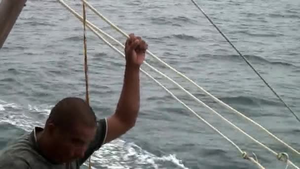 Divers on philippine boat with bamboo wings prepare to dive in sea. — Stock Video