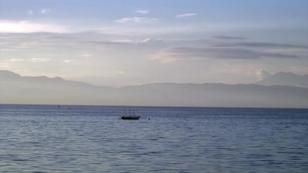 Bright purple sunset over sea on islands of Republic of Philippines. — Stock Video