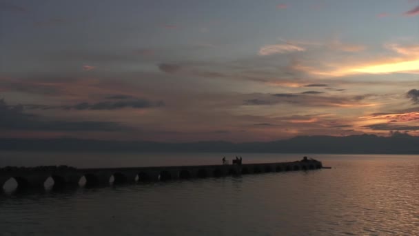 Pôr-do-sol incrível sobre o mar em ilhas da República das Filipinas. — Vídeo de Stock