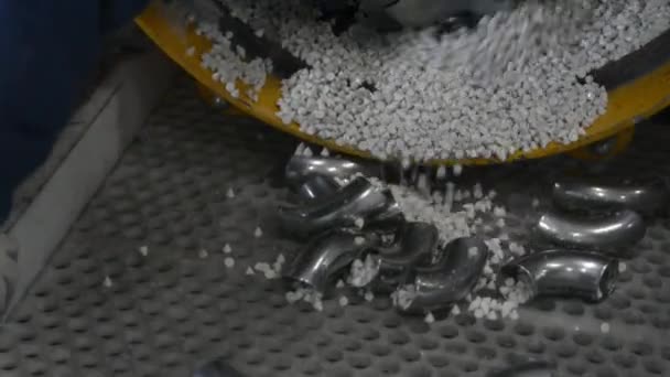 Etap produkcji łuków rur ze stali nierdzewnej. — Wideo stockowe