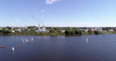 Volga Nehri 'nin Tver' deki insansız hava aracı görüntüsü.