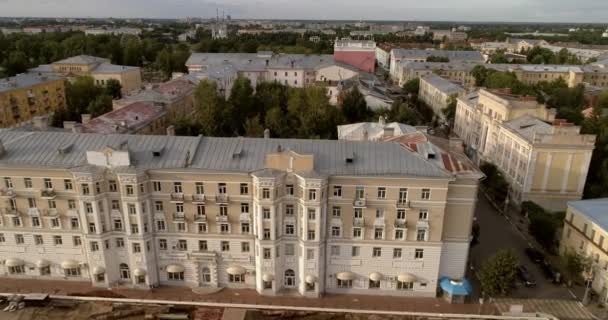 Um tiro que descreve o horizonte da cidade Tver. — Vídeo de Stock