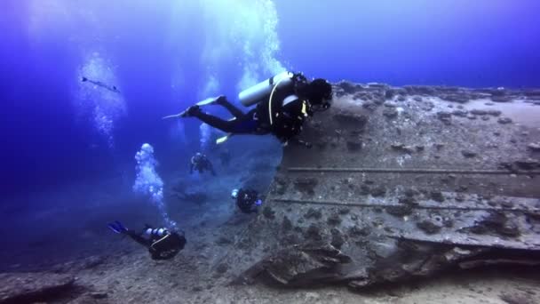 Scufundări în apropierea epavei navei subacvatice din Fiji . — Videoclip de stoc