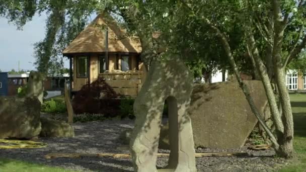 Projekt a design malého dřevěného domku. — Stock video