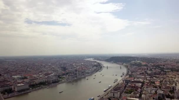 Egy statikus drónfelvétel a budapest látképéről napközben. — Stock videók