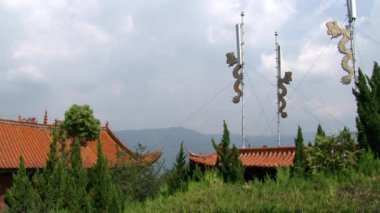 Çin 'in Yunnan Eyaleti' ndeki Fuxian Gölü sahilindeki Panorama..