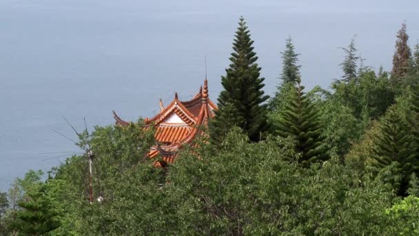 Китайський буддистський монастир на озері Фусянь в провінції Юньнань.. — стокове відео