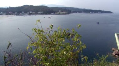 Fuxian Gölü 'ndeki Çin teknesindekiler.