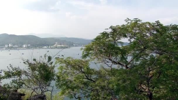 Tető pavilon kínai stílusban partján Fuxian tó Yunnan tartomány Kína. — Stock videók