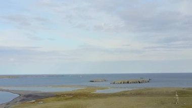 Issız bir çöl manzarası Novaya Zemlya.