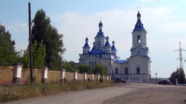 Igreja ortodoxa Catedral da Santíssima Trindade. — Vídeo de Stock