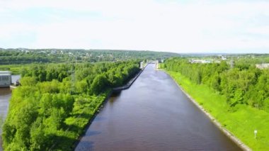 Moskova 'nın yeşil kanalı üzerinden bir dron atışı..