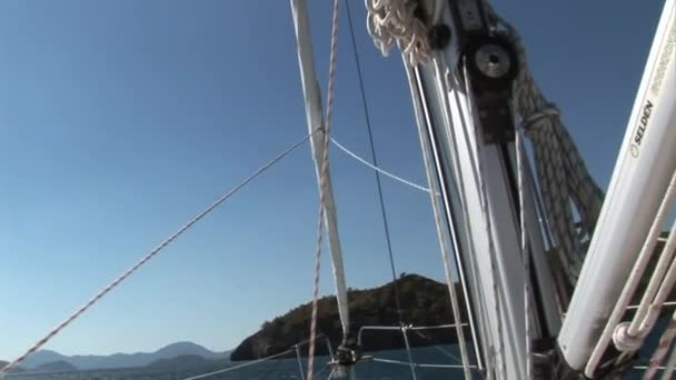 Détails, cordes dans l'équipement de yacht à voile . — Video