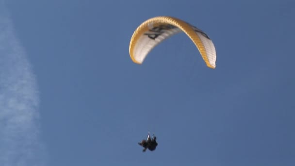 Paragliding in Fethiye, Turkey - September 14, 2017. — Stock Video