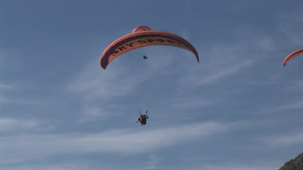 Paragliding in Fethiye, Turkije - 14 september 2017. — Stockvideo