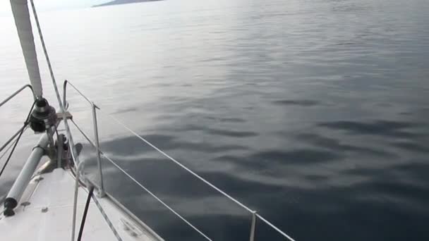Bow of moving sailing yacht . — Stock Video