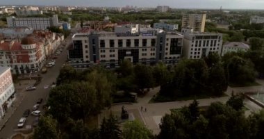 Tver 'in uçsuz bucaksız manzarasını yakalayan bir dönüş sahnesi..