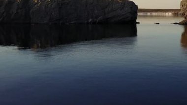 Kuzey Buz Denizi 'nin yaz aylarında Novaya Zemlya Çölü' nde hava manzarası.