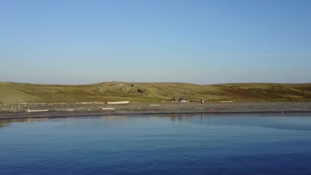 Coastline of Arctic Ocean in summer on desert Novaya Zemlya. — Stock Video