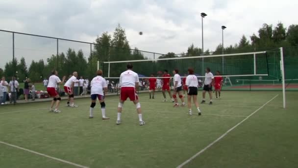 Menschen auf internationalem Mannschaftssieg und Sportfest. — Stockvideo