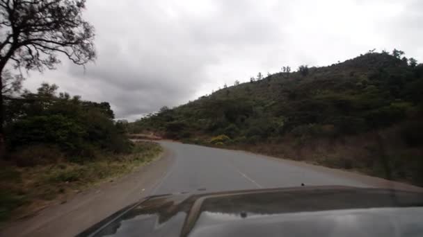 Un disparo de un valle de Kenia tomado de un coche en movimiento. — Vídeos de Stock