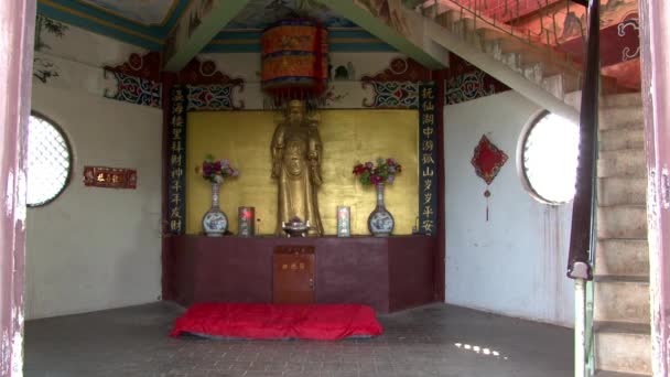 Monastère bouddhiste chinois sur le lac Fuxian dans la province du Yunnan Chine. — Video