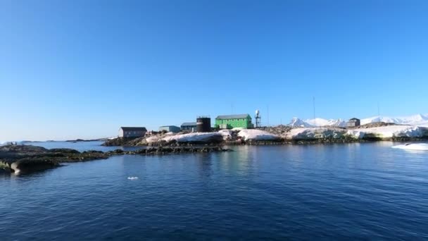 A vibrant scientific research base in Antarctica. — Stock Video