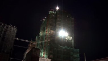 Heykel işçisi ve kolhoz kadının yapımı Vera Mukhina tarafından yapılmıştır.