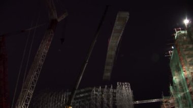 Heykel işçisi ve kolhoz kadının yapımı Vera Mukhina tarafından yapılmıştır.