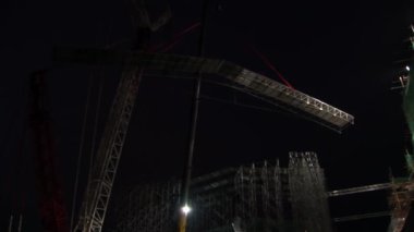 Heykel işçisi ve kolhoz kadının yapımı Vera Mukhina tarafından yapılmıştır.