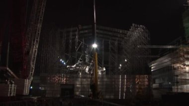 Heykel işçisi ve kolhoz kadının yapımı Vera Mukhina tarafından yapılmıştır.