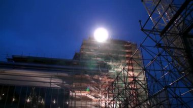 Heykel işçisi ve kolhoz kadının yapımı Vera Mukhina tarafından yapılmıştır.