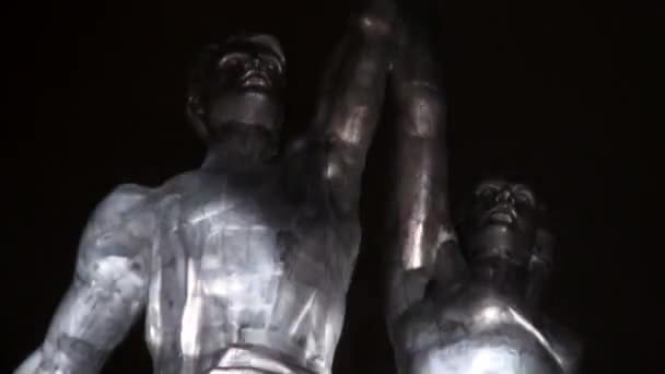 ソ連時代の労働者と集団農場女性のシンボル. — ストック動画
