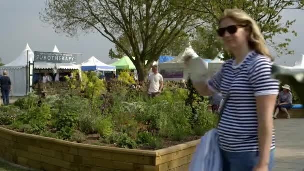 People on festival RHS Malvern Hills. — Stock Video