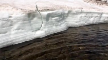 Rusya 'nın Sibirya' daki Temnik Dağı 'nda kar eriyor.